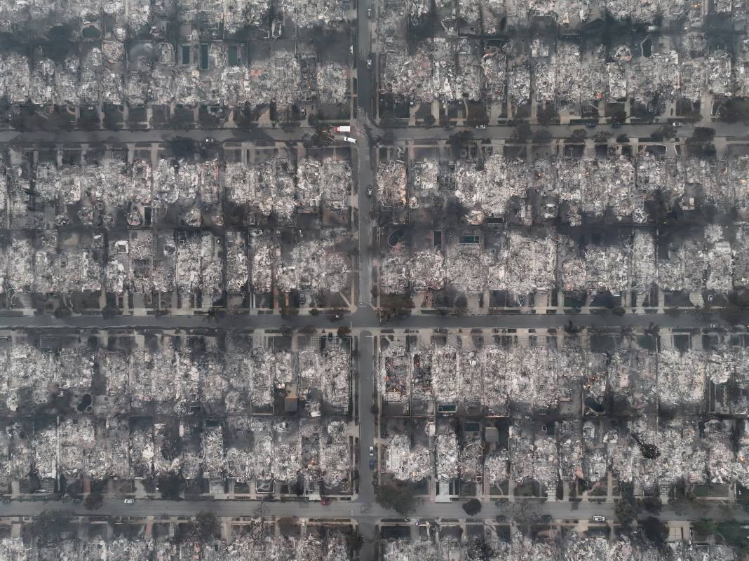 ABD cehennemi yaşıyor! Yangın felaketinde 5 ölü, 100 bin kişiye tahliye emri - Resim: 16